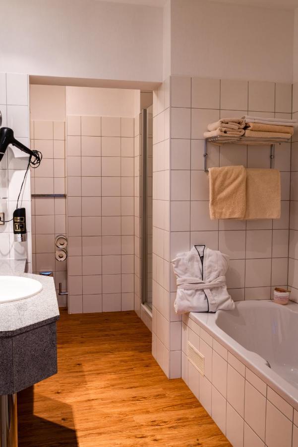 Hotel Blauer Engel Aue  Bagian luar foto