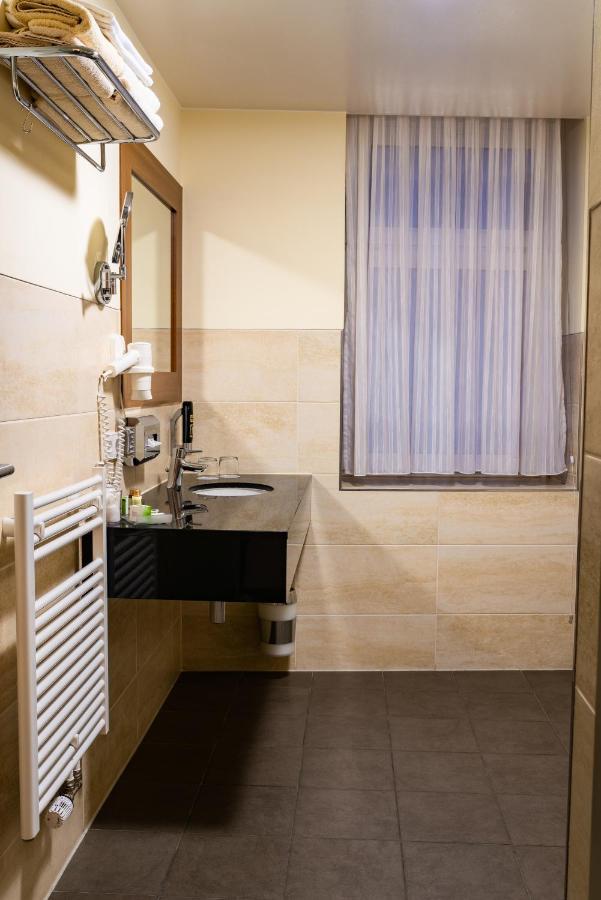 Hotel Blauer Engel Aue  Bagian luar foto