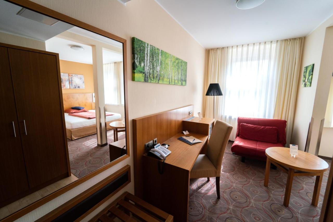Hotel Blauer Engel Aue  Bagian luar foto
