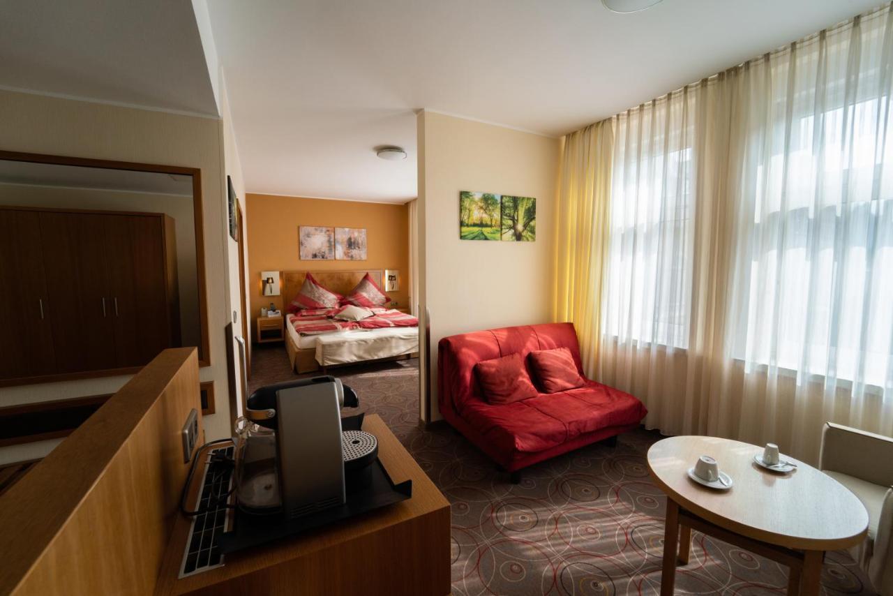 Hotel Blauer Engel Aue  Bagian luar foto